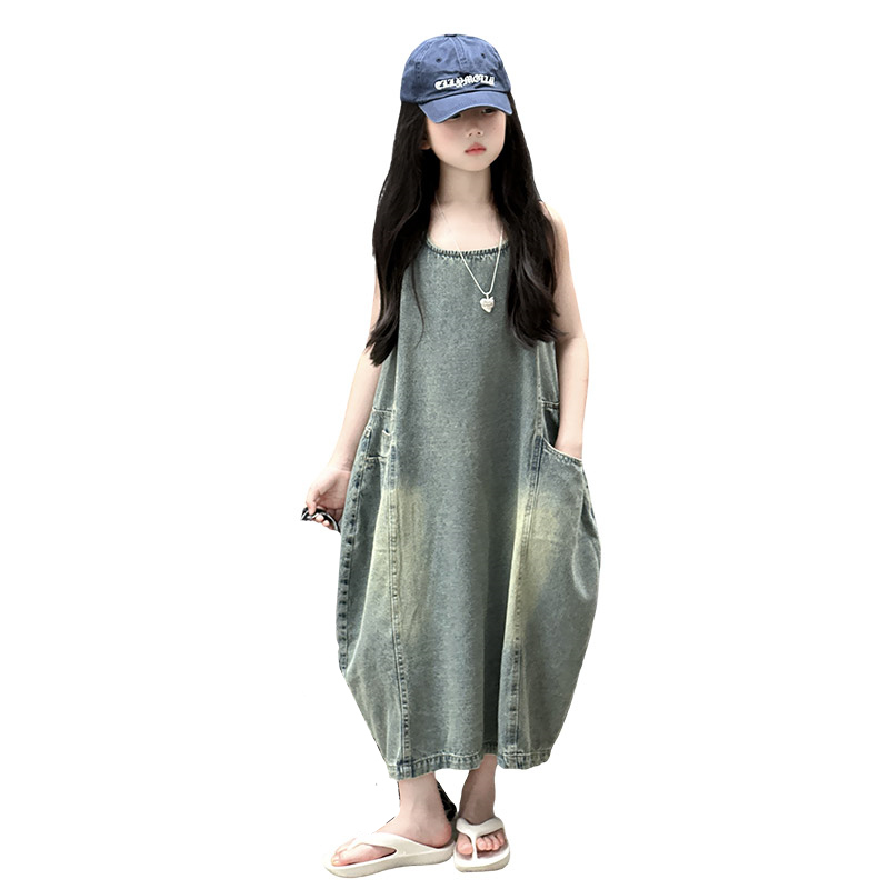 Vintage Fashion Outfit - Robe en jean sans manches pour
