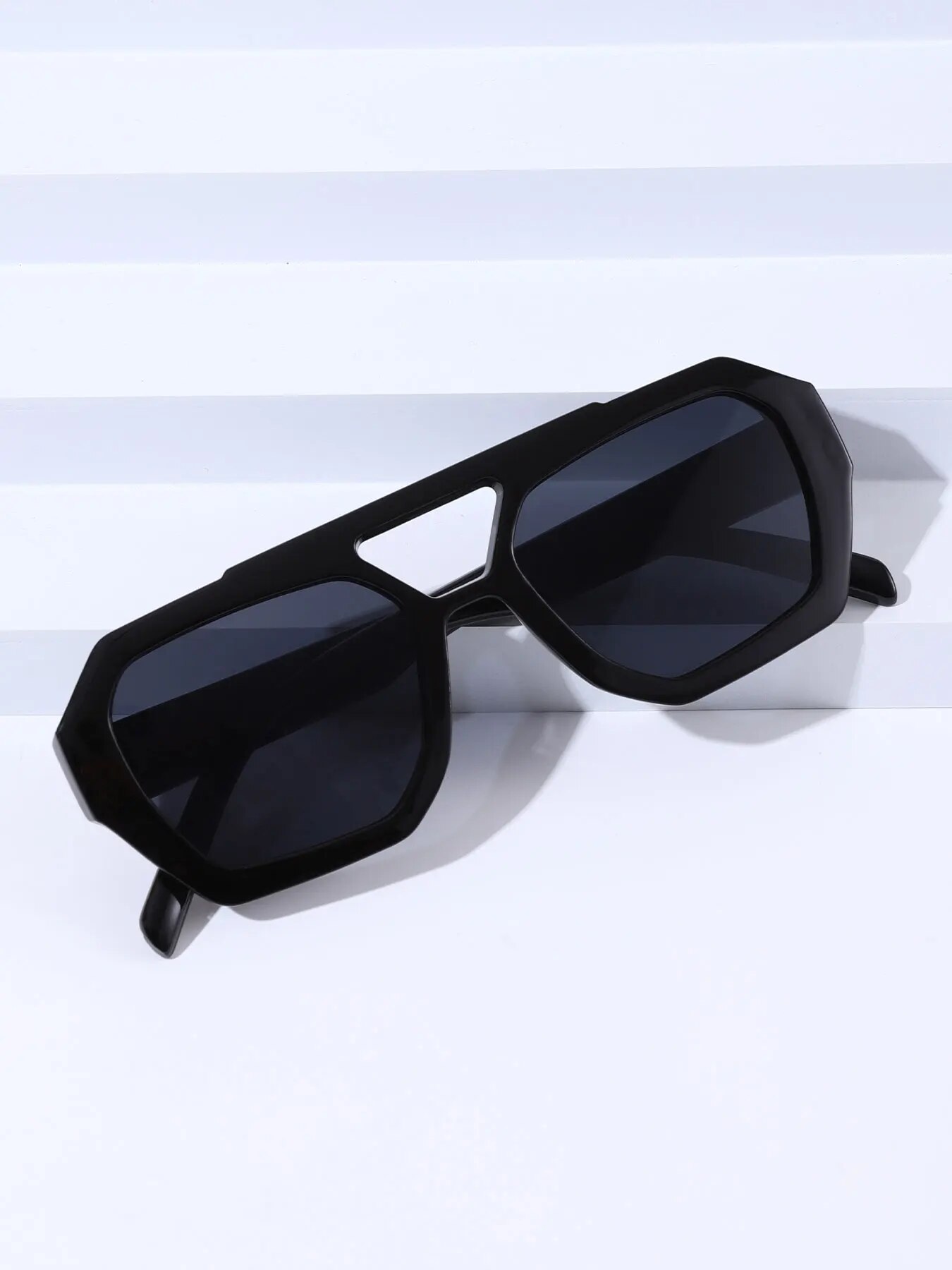 Lunettes de soleil carrées vin - Vintage Fashion Brands avis et prix